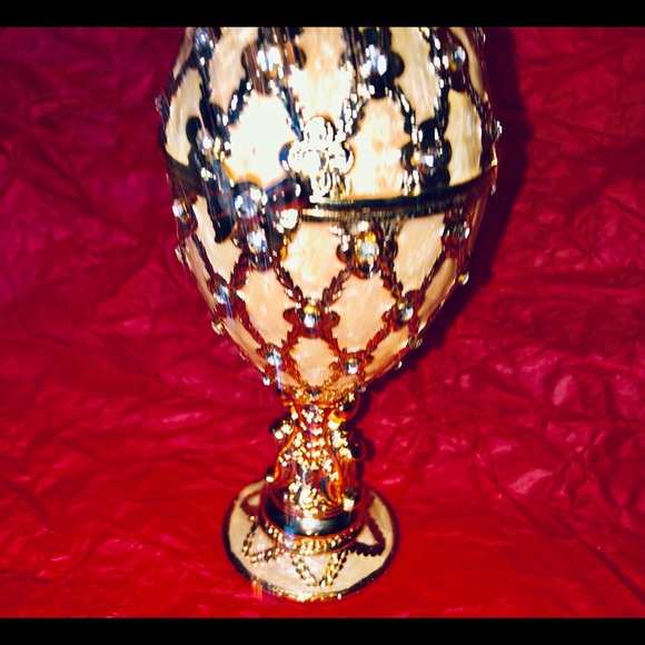 Crystallized Fabrage Egg Ring Box - Picture 11 of 11